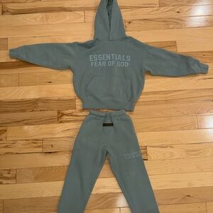 Essentials Kids Sweatshirt & Joggers Set - Sage Green